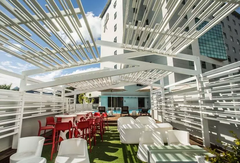 هتل Hennessy Park