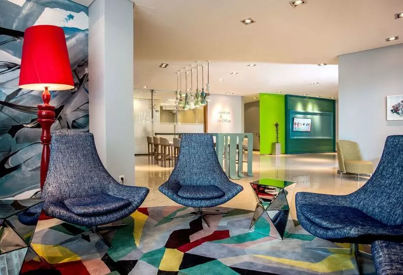 هتل Hennessy Park