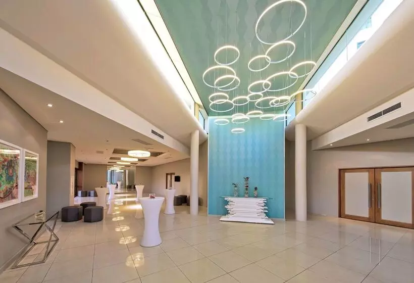 هتل Hennessy Park