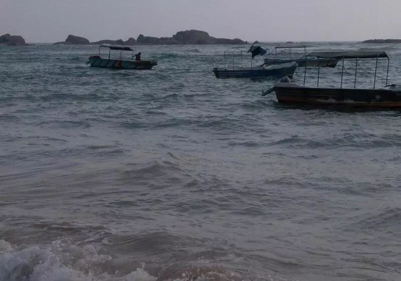 هتل Hikkaduwa Beach