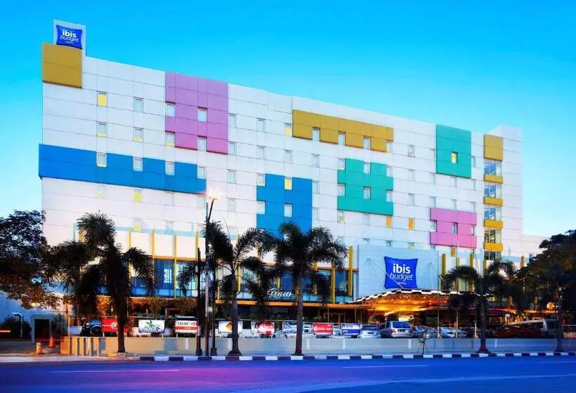 בית מלון כפרי Ibis Budget Jakarta Cikini