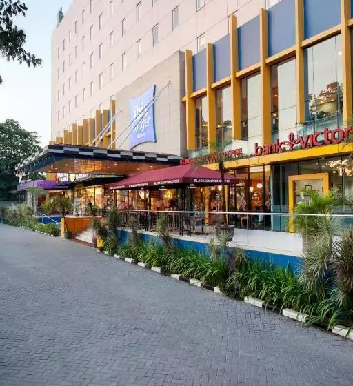 בית מלון כפרי Ibis Budget Jakarta Cikini