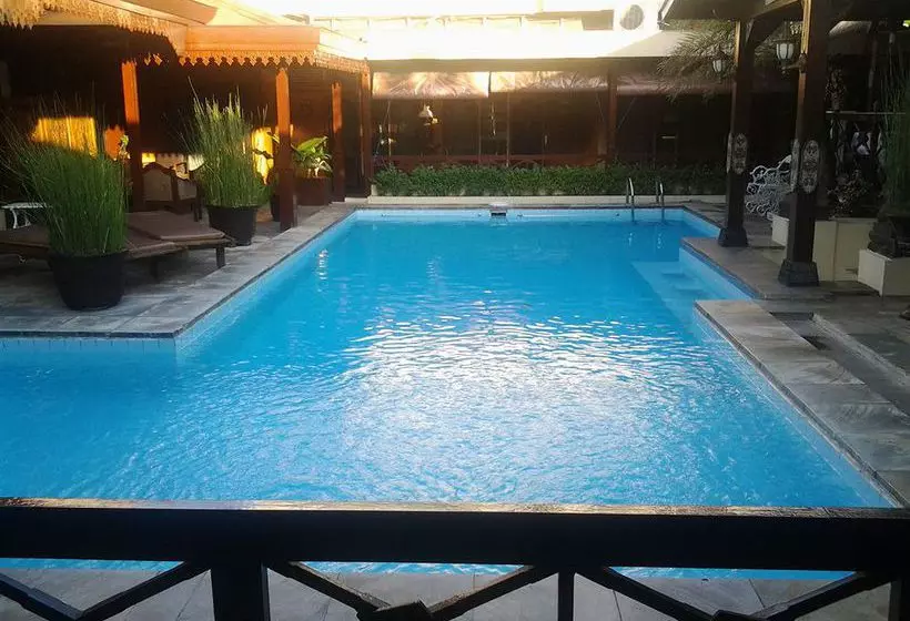 호텔 Istana Batik Ratna