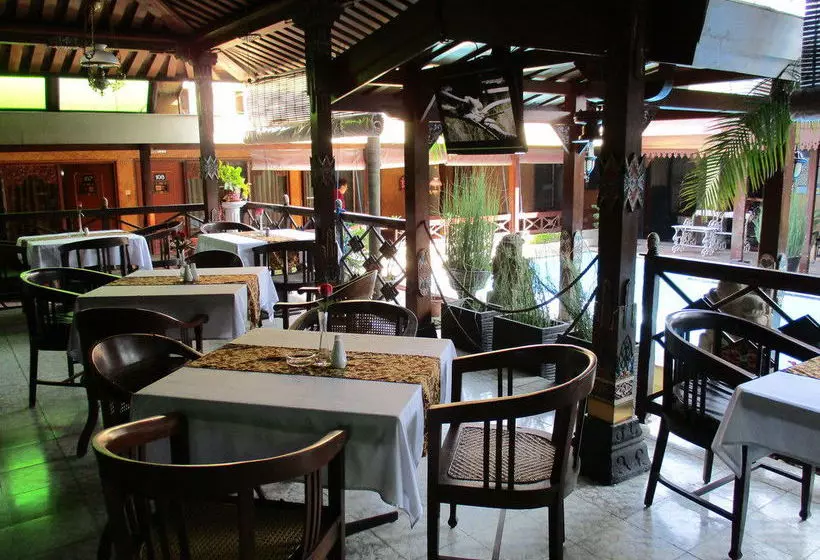 호텔 Istana Batik Ratna