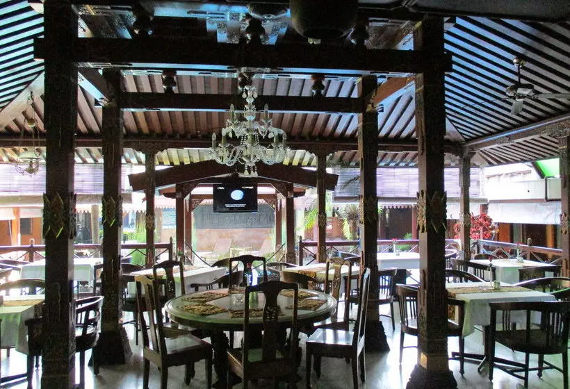 호텔 Istana Batik Ratna