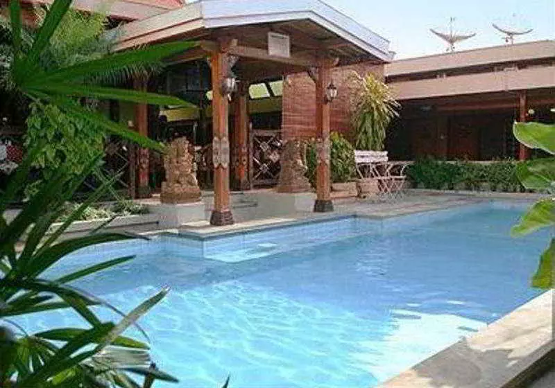 호텔 Istana Batik Ratna