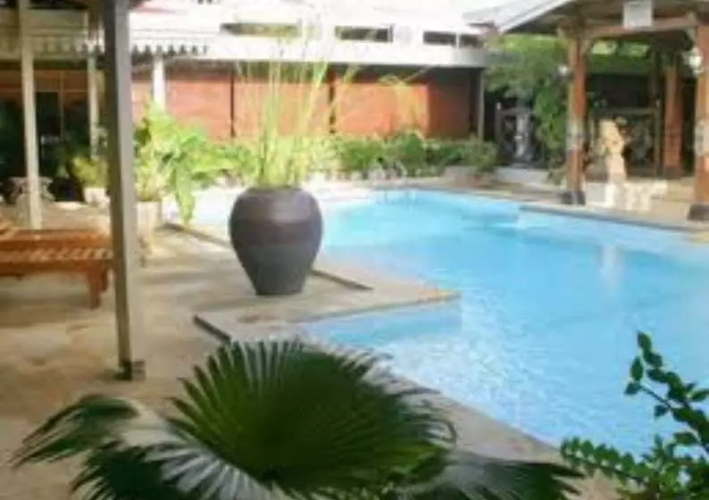 호텔 Istana Batik Ratna