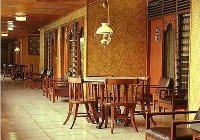 호텔 Istana Batik Ratna