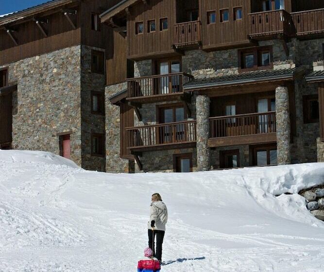 هتل Les Suites Du Montana By Les Etincelles