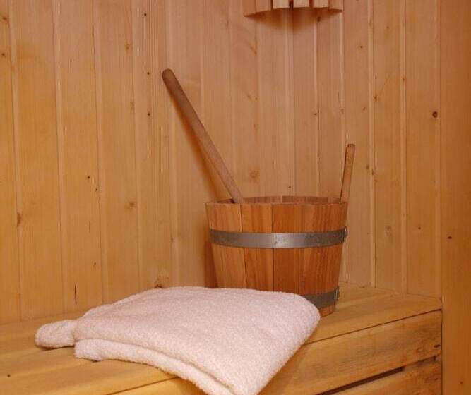 هتل Les Suites Du Montana By Les Etincelles