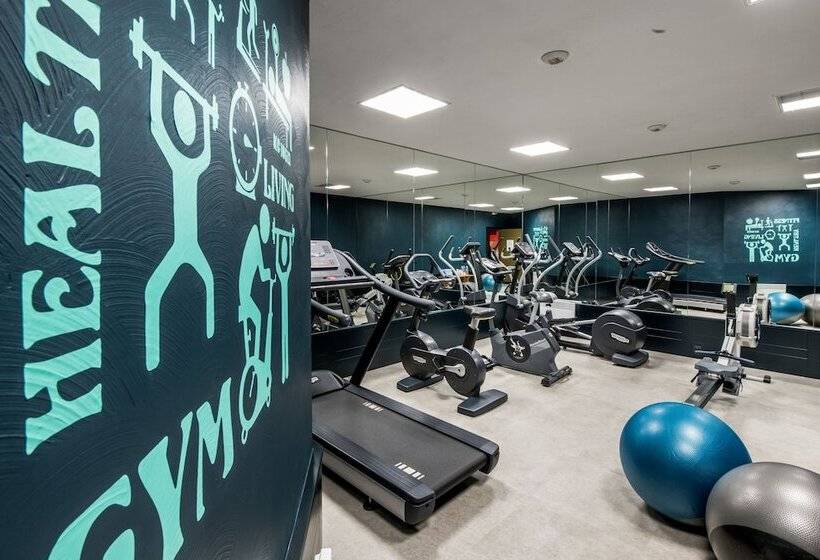 هتل Les Suites Du Montana By Les Etincelles