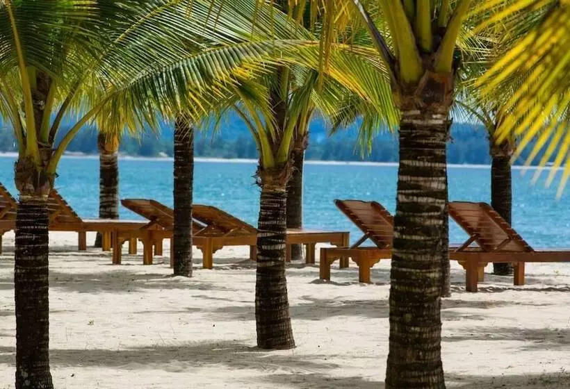 هتل Chez Carole Beach Resort & Spa