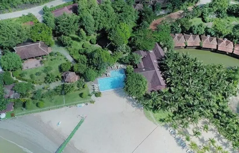 هتل Chez Carole Beach Resort & Spa
