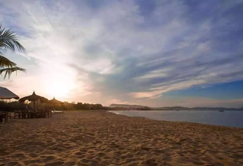 هتل Chez Carole Beach Resort & Spa