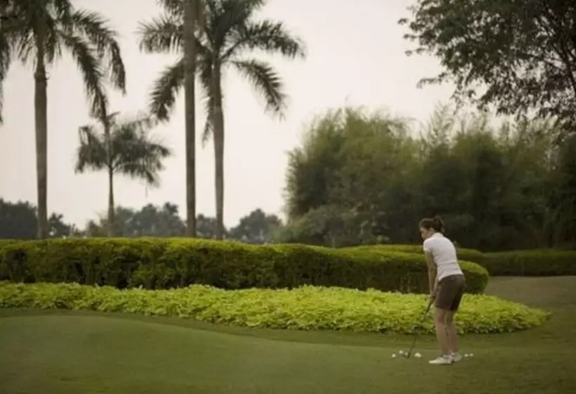 هتل Santika Bsd City Serpong