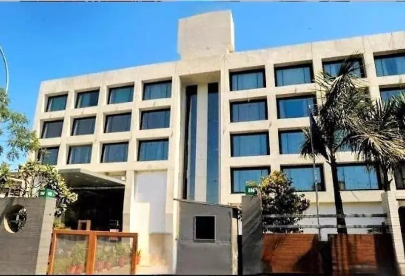 בית מלון כפרי The Fern Residency, Subhash Bridge, Ahmedabad