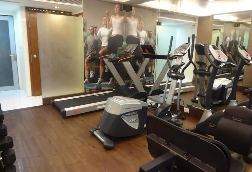 בית מלון כפרי The Fern Residency, Subhash Bridge, Ahmedabad