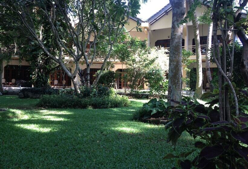 Pelwehera Village Resort