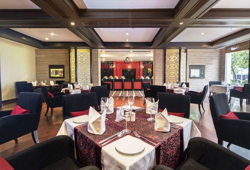 Radisson Blu Udaipur Palace Resort & Spa