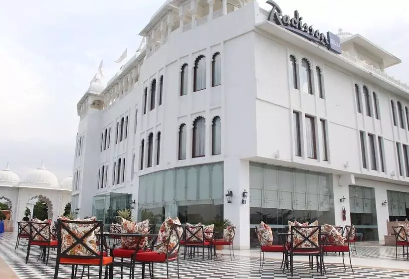 Radisson Blu Udaipur Palace Resort & Spa