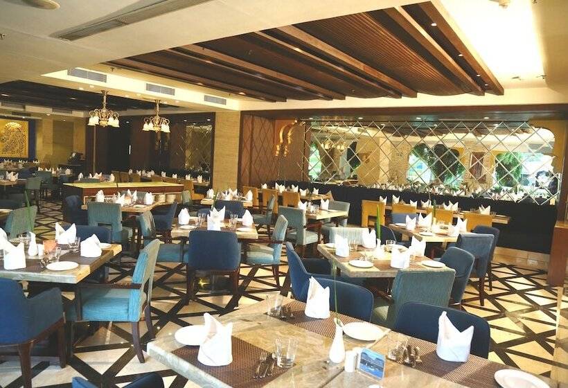 Radisson Blu Udaipur Palace Resort & Spa