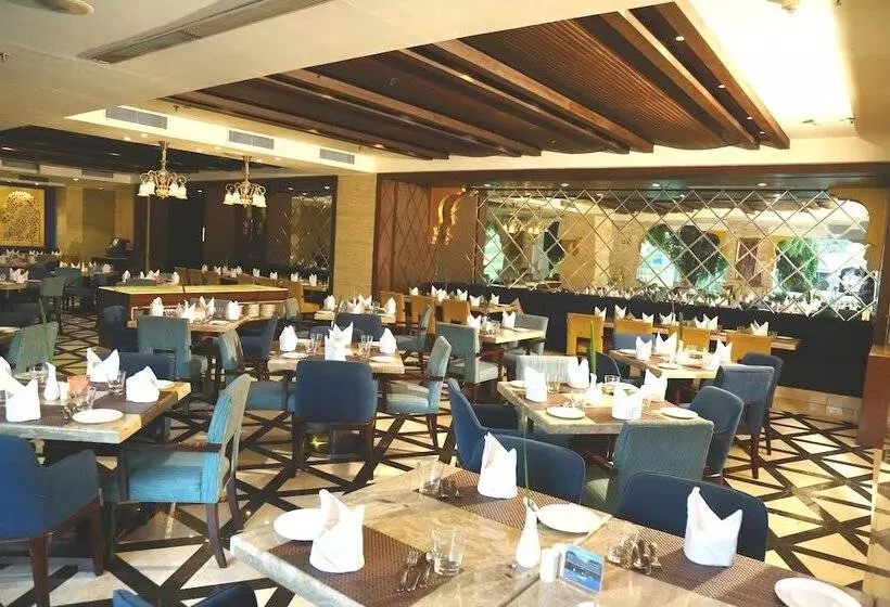 Radisson Blu Udaipur Palace Resort & Spa