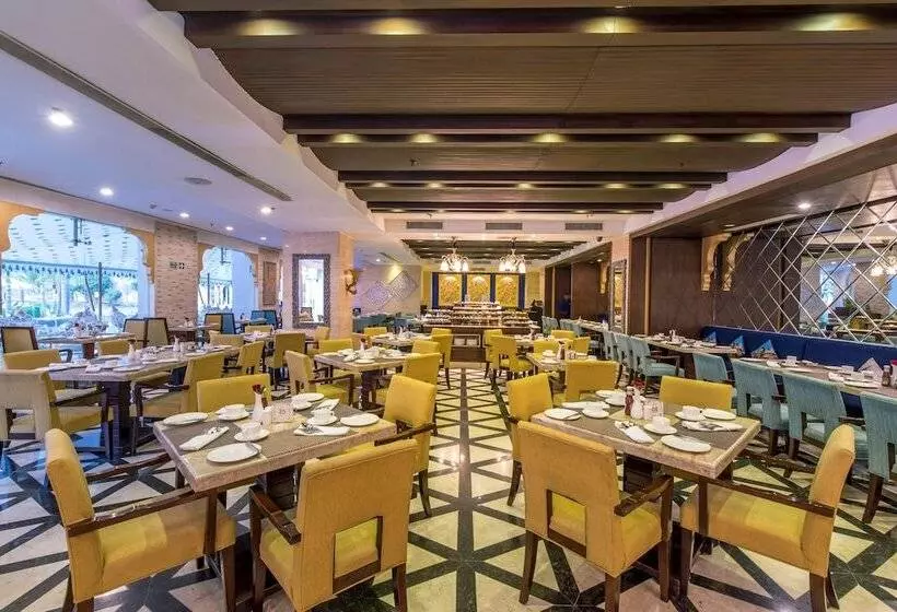 Radisson Blu Udaipur Palace Resort & Spa