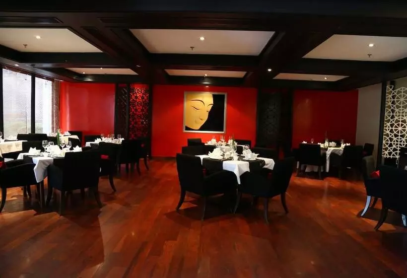 Radisson Blu Udaipur Palace Resort & Spa