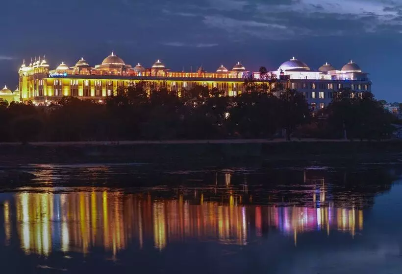 Radisson Blu Udaipur Palace Resort & Spa