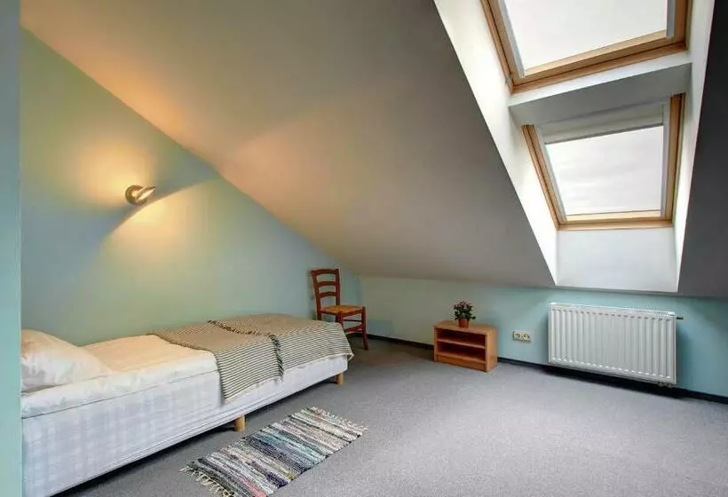 تختخواب و صبحانه Aero