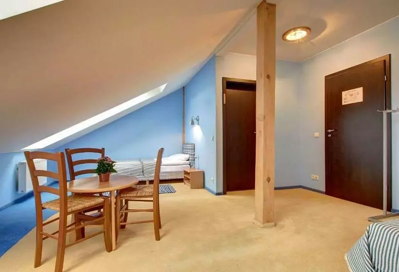 تختخواب و صبحانه Aero