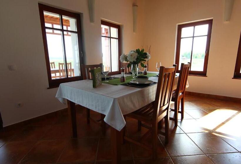 مبيت وإفطار Bibic Nature Lodge