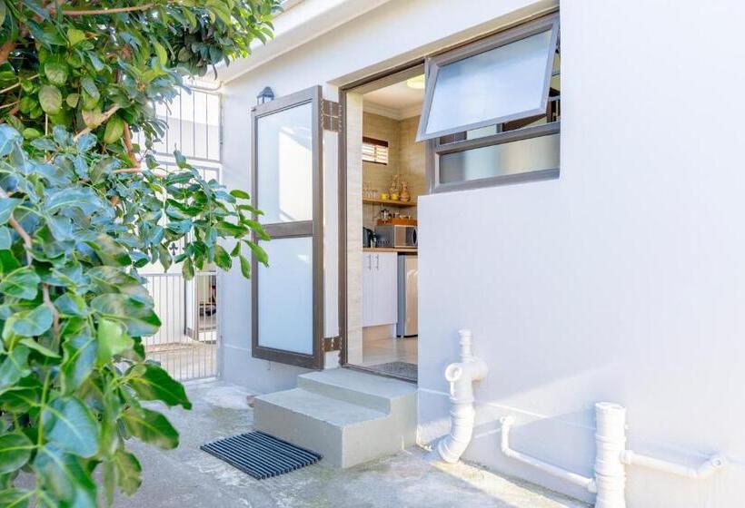 Bed and Breakfast Three Small Trees