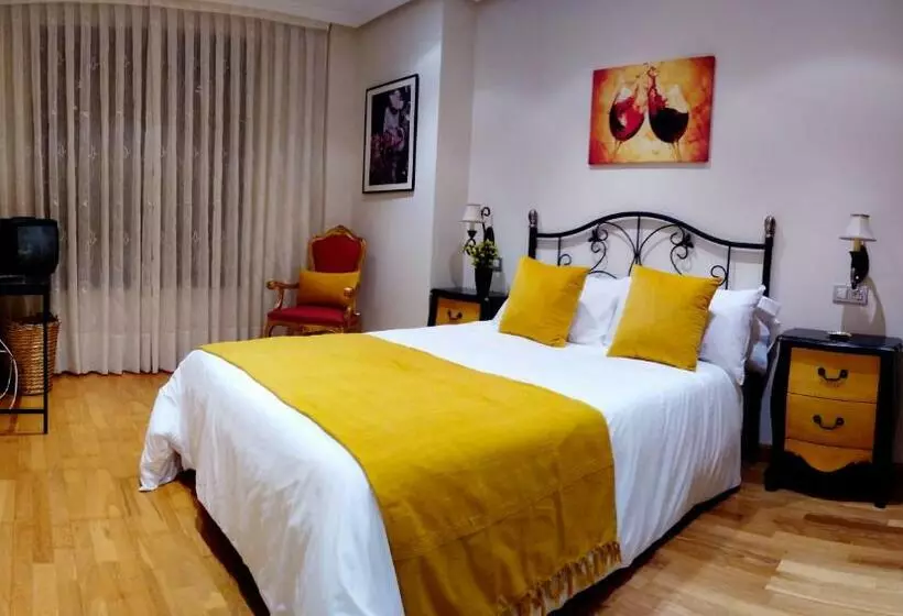 هتل Claren S Guesthouse