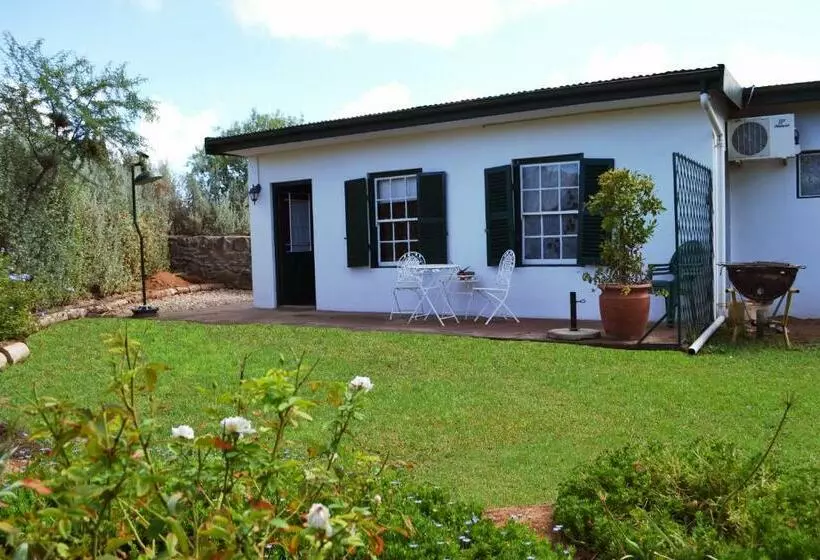 ホテル Finchley Farm Cottages
