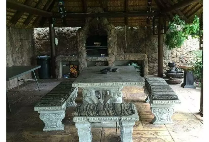 ペンション Lala Bela Guest House