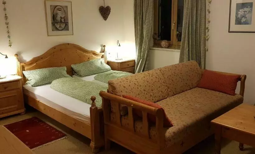 پانسیون Zum Alten Forsthaus