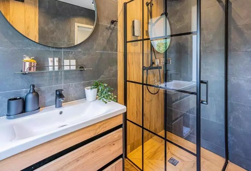 Tamara Suites & Apartments