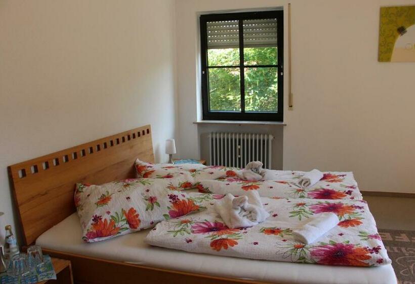 ユースホステル Gasthof Gruner Baum