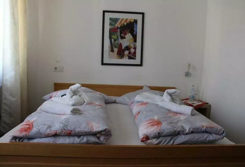 ユースホステル Gasthof Gruner Baum