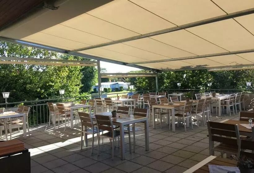 ホテル Lug Ins Land Restaurant & Ferienwohnungen