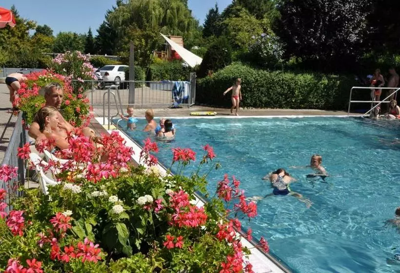 ホテル Lug Ins Land Restaurant & Ferienwohnungen