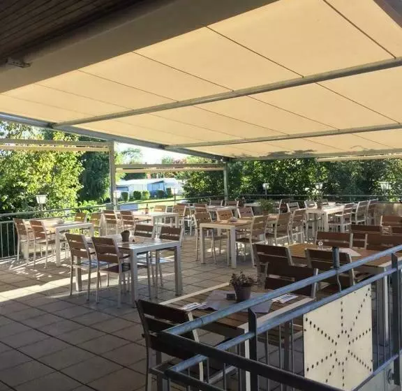 ホテル Lug Ins Land Restaurant & Ferienwohnungen
