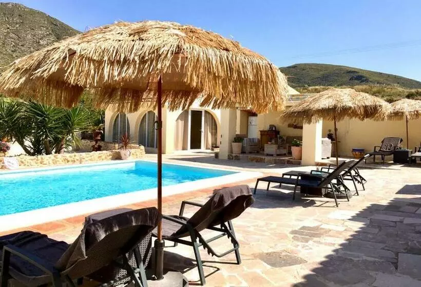 Aamiaismajoitus (B&B) Casa De La Piña