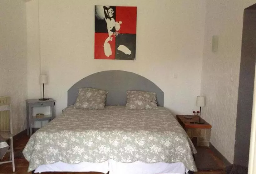 ベッドアンドブレックファースト Chambre D Hôtes Le Cèdre