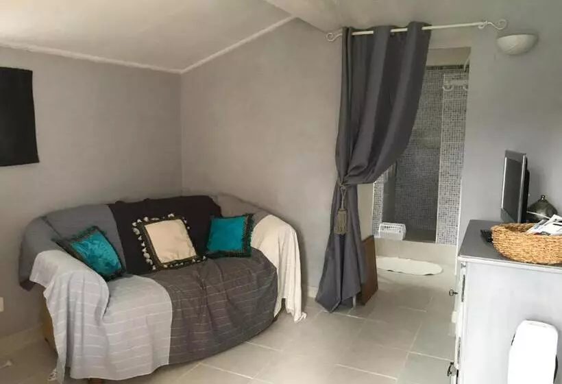 ベッドアンドブレックファースト Chambre D Hôtes Le Cèdre