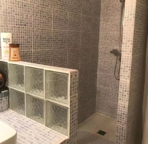 ベッドアンドブレックファースト Chambre D Hôtes Le Cèdre