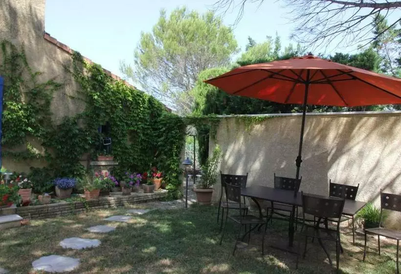 Aamiaismajoitus (B&B) Entre Avignon Et Pont Du Gard