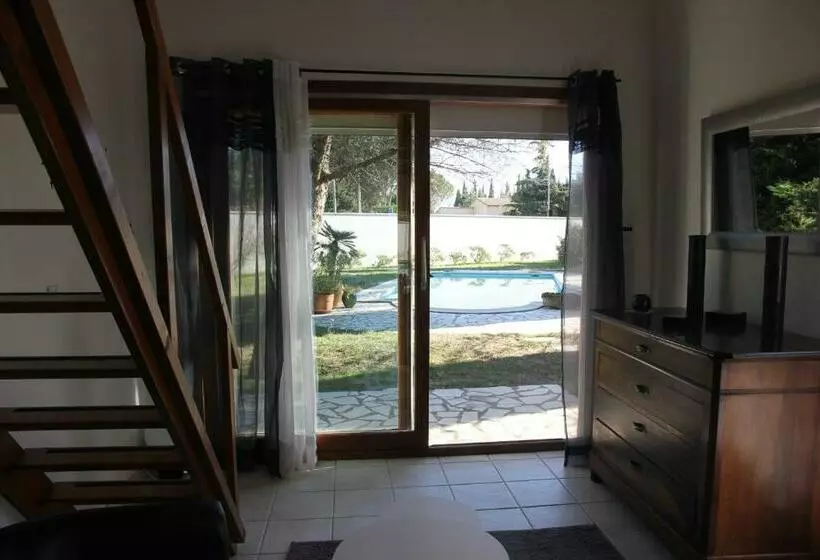 Aamiaismajoitus (B&B) Entre Avignon Et Pont Du Gard