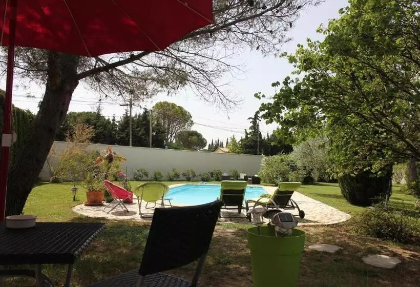 Aamiaismajoitus (B&B) Entre Avignon Et Pont Du Gard